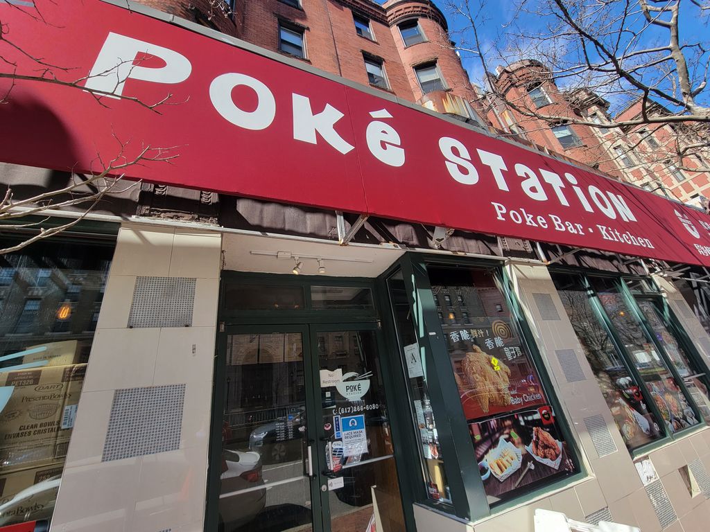 Poke-station-and-kitchen