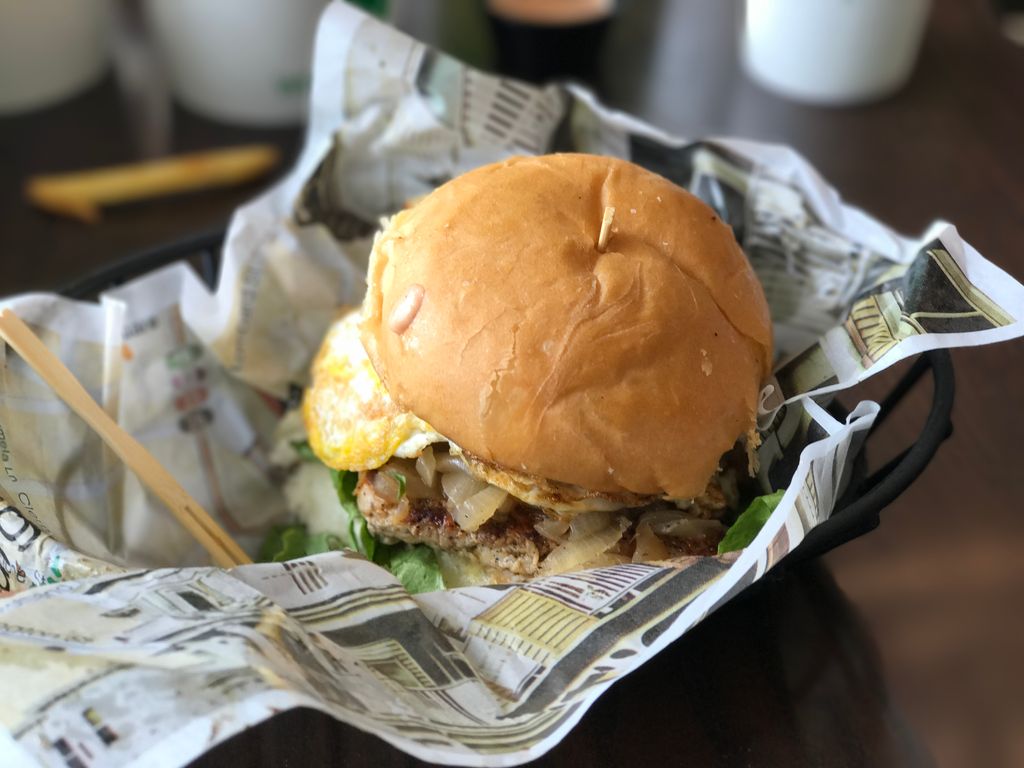 Wahlburgers-Terminal-C-1