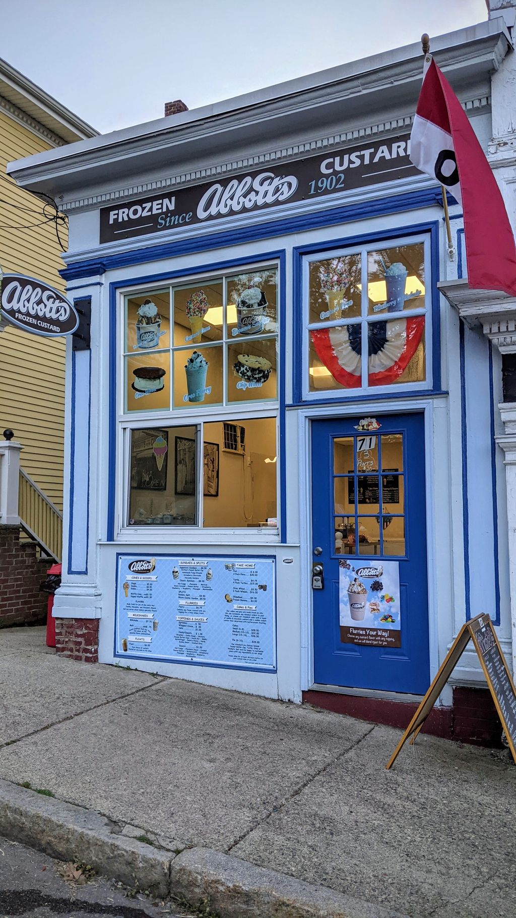 Abbotts-Frozen-Custard-Arlington-Heights