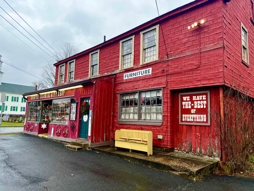 Country-Colonial-Shop