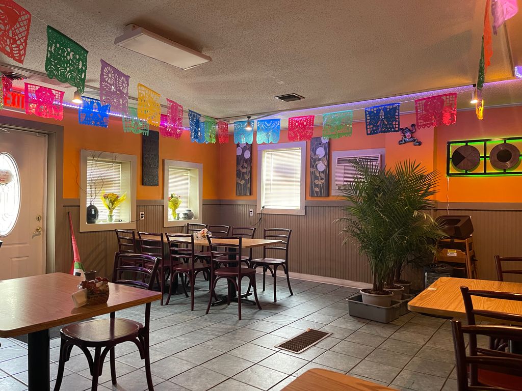 El-Nopalito-Mexican-Restaurant-and-Pizzeria