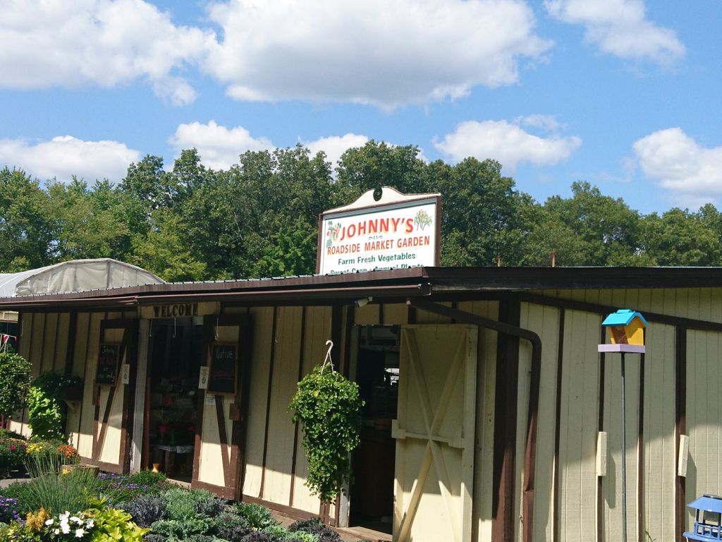 Johnnys-Roadside-Market-Garden