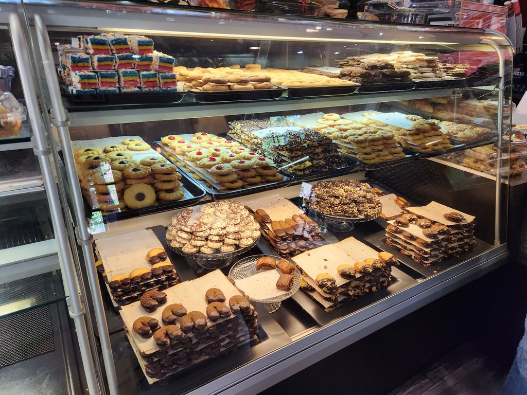 La-Dolce-Vita-Courthouse-Bakery-1