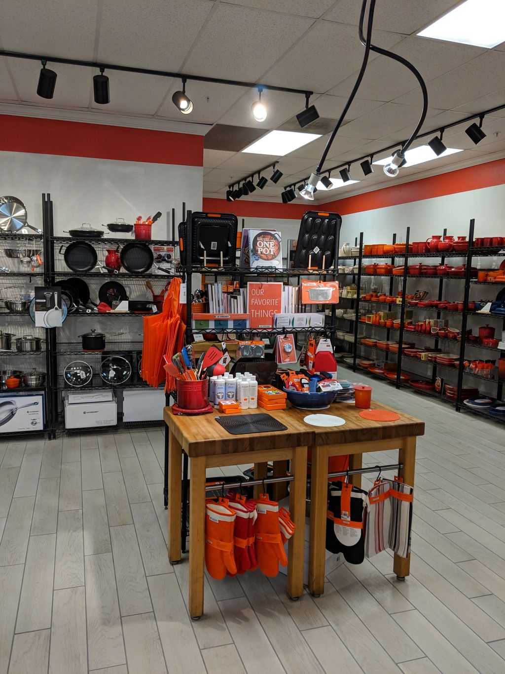 Le-Creuset-Outlet-Store-1