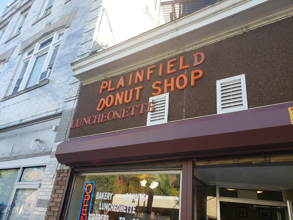 Plainfield-Donut-Shop-and-Luncheonette