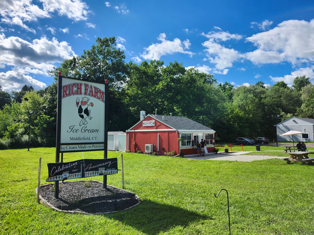 Rich-Farm-Ice-Cream-Middlefield-1