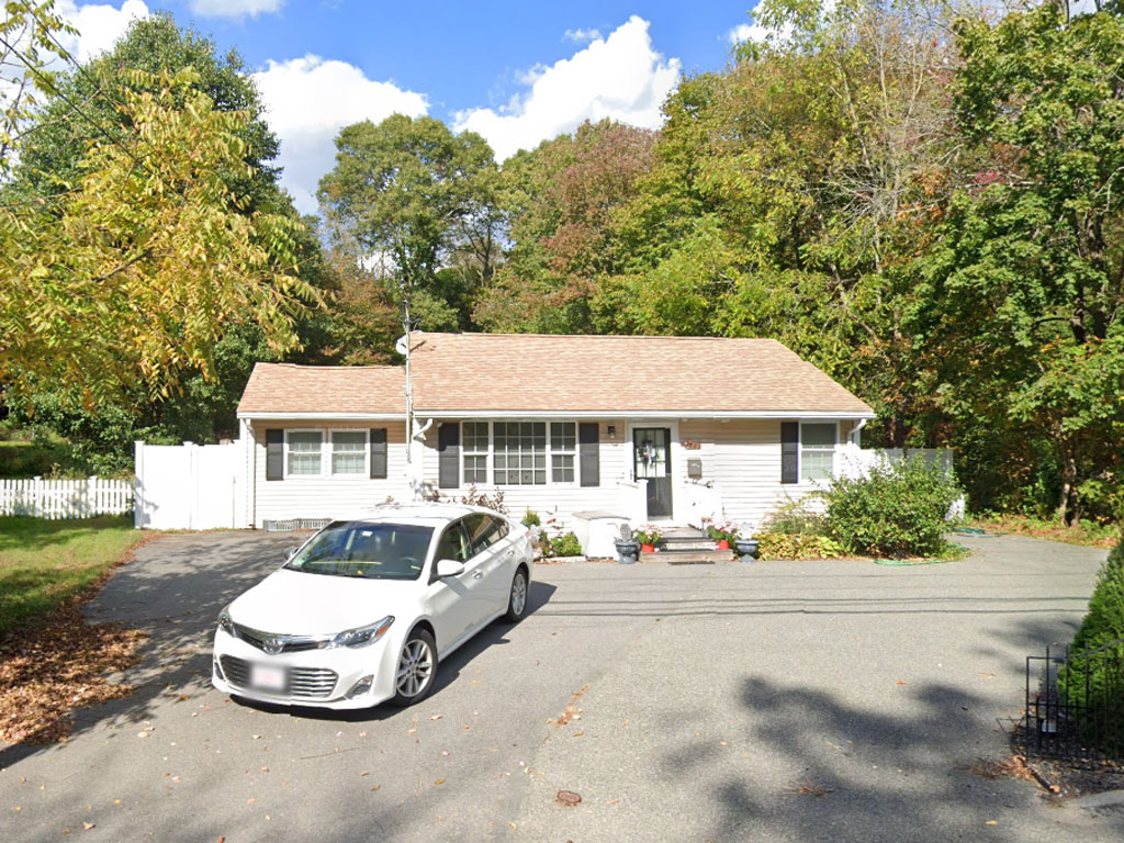 The charming carriage house in Somerville