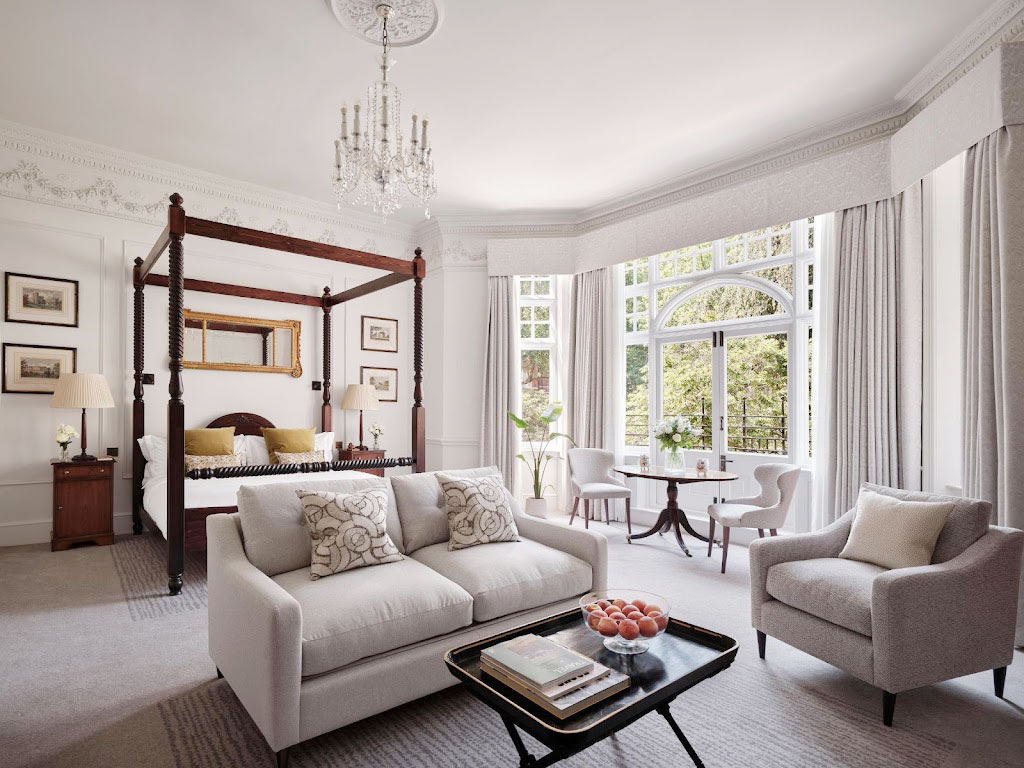 The private floor of a historic townhouse in Chelsea