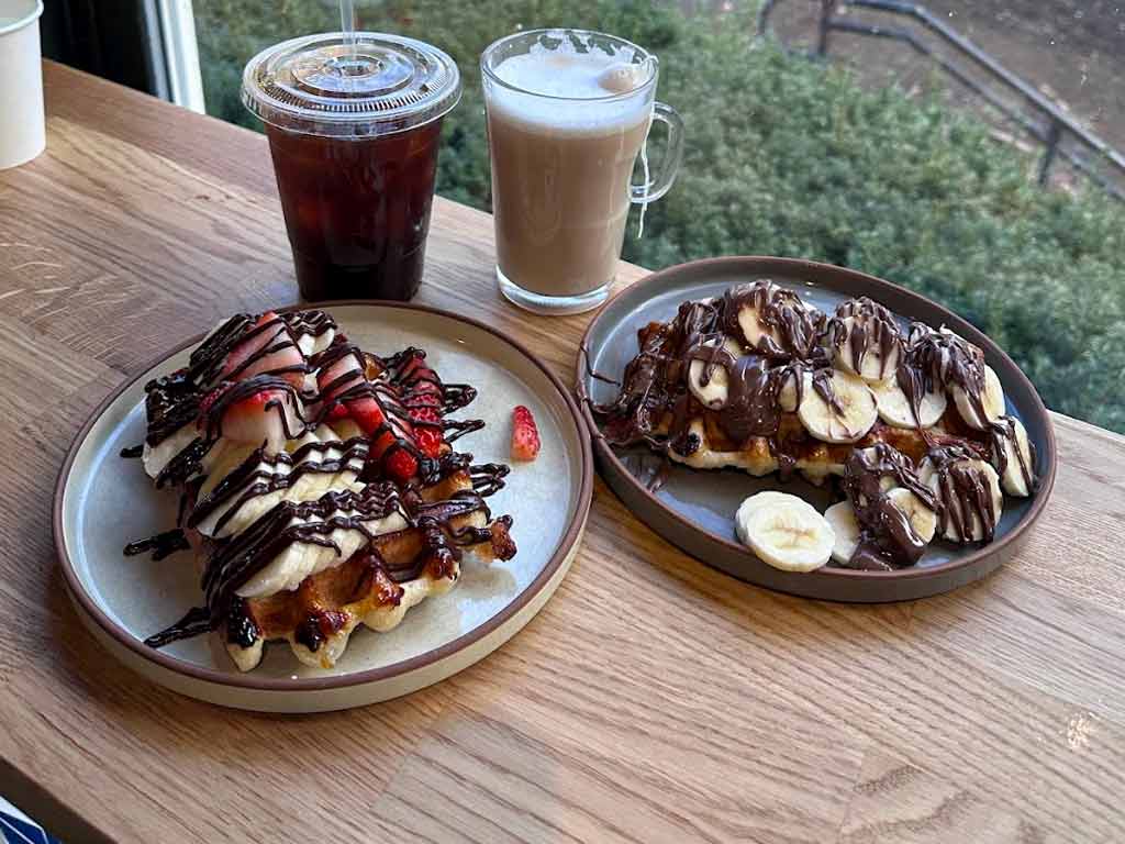 Zinneken's Belgian waffles | Harvard square