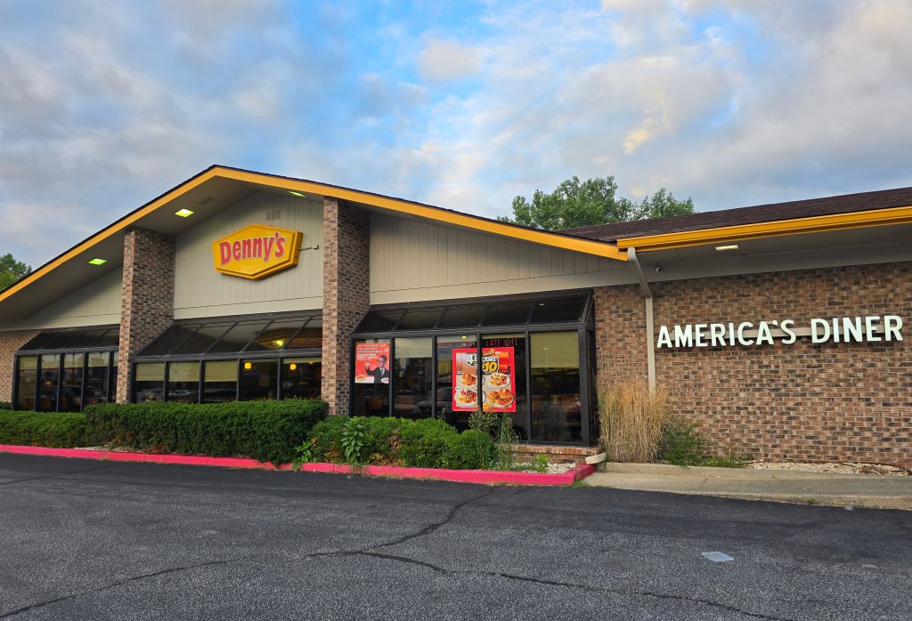 Denny's: Wet Food and Nausea Inducing